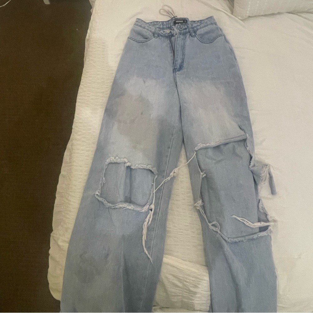 MISSGUIDED STRAIGHT LEG JEANS PERF CONDITION